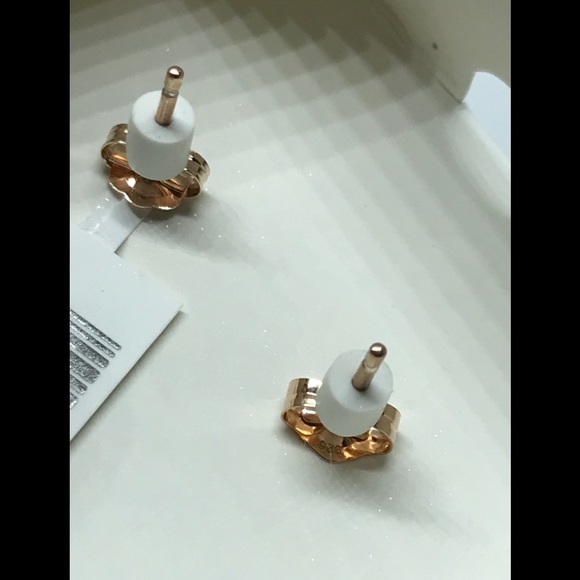 Disney Mickey gold stud earrings - Picture 2 of 7